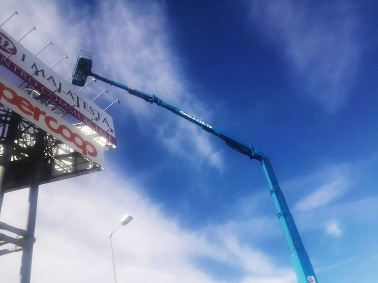 lavorazione in quota con piattaforma lavorazione in quota con piattaforma