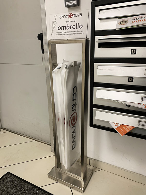 espositore involucri ombrelli espositore involucri ombrelli con buste personalizzate