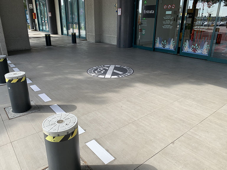 adesivi calpestabili Realizzazione No Smoking Area con adesivi calpestabili antiscivolo
