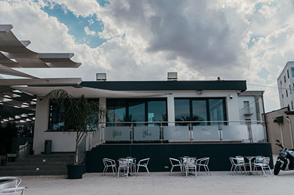 parapetto policarbonato Realizzazione di parapetto in policarbonato personalizzato con adesivo satinato