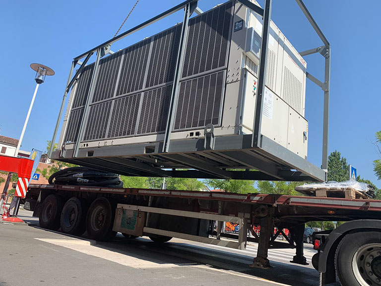 Intervento di ripristino climatizzazione con gruppi frigo a noleggio presso il CC Lungosavio di Cesena ripristino climatizzazione con gruppi frigo a noleggio