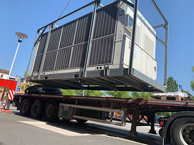 Intervento di ripristino climatizzazione con gruppi frigo a noleggio presso il CC Lungosavio di Cesena ripristino climatizzazione con gruppi frigo a noleggio