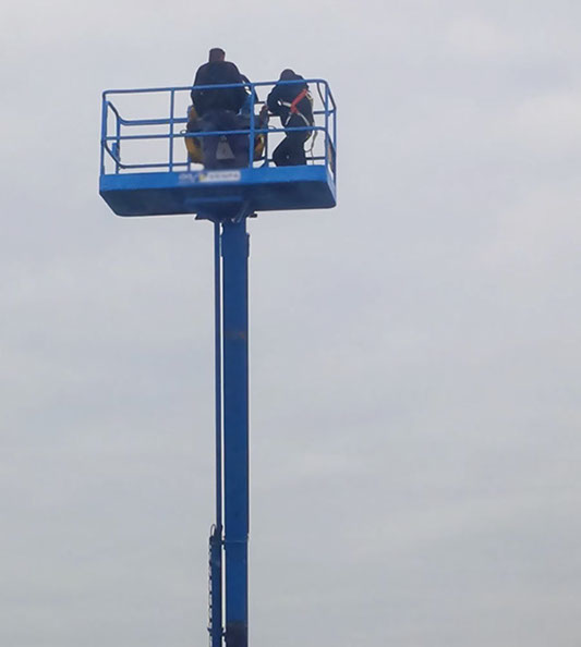 tecnici VB al lavoro