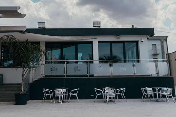 parapetto personalizzato con adesivi satinati